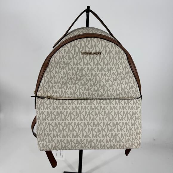 Michael Kors Outlet Sheila Medium Logo Backpack in Vanilla - Picture 2 of 6